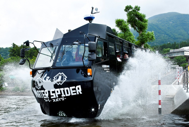 水陸両用船NINJA BUS WATER SPIDER